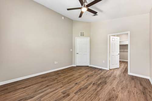 texas-state-Apartment-Building-18725741